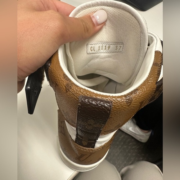 Authentic Louis Vuitton high top sneakers in women’s Italian size 37 (US 6.5) - Picture 6 of 6